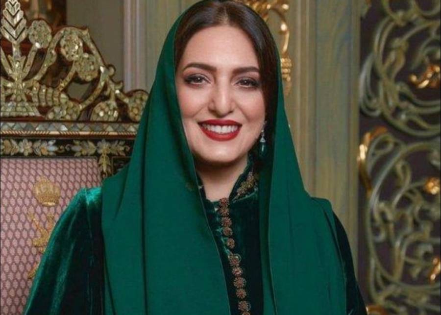 زوجة سلطان عمان تخطف الأنظار في ظهور نادر