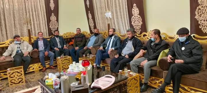 نائب رئيس نقابة المعلمين وعدد من أعضاء مجلس النقابة يزورون عدد من ذوي المعتقلين في لواء الرمثا