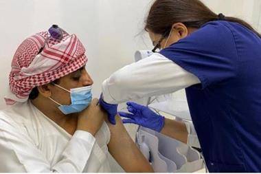 الإمارات تتخطى توزيع 8 ملايين جرعة لقاح