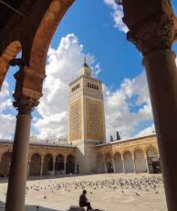تونس تمنع إقامة صلاة التراويح بالمساجد