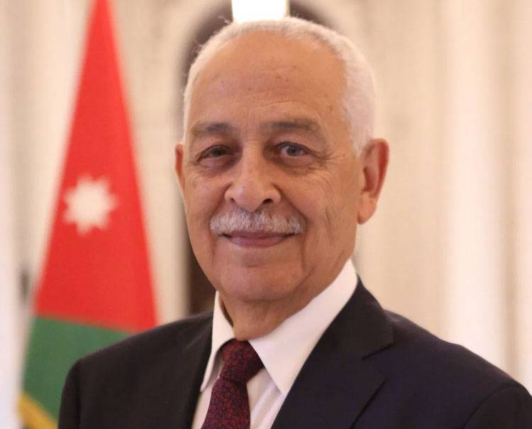 العيسوي ينقل تعازي الملك إلى الحمارنة والبشير والعموش وأبو جابر