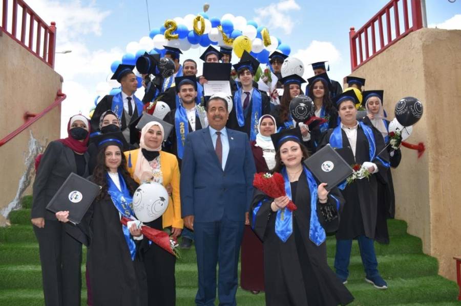 برعاية المراشدة||  مدارس الجامعة الأميركية للشرق الأوسط تحتفل بتخريج الفوج الرابع من طلبة الثانوية العامة