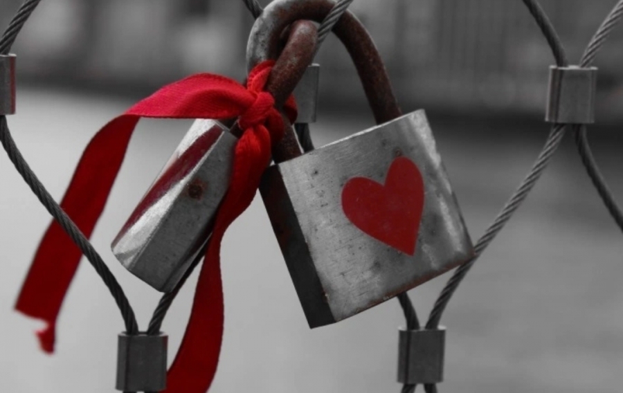 عاطفتنا الإنسانية وواجبنا الإنساني