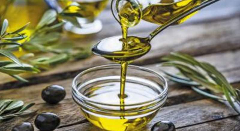 زيت الزيتون فوائد صحية على السفرة الرمضانية