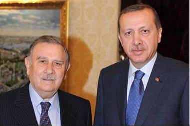 وفاة رئيس الوزراء التركي السابق