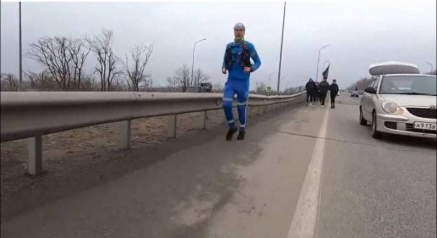 مهندس روسي  يركض من شرق روسيا إلى غربها