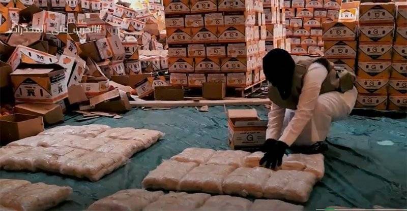 إحباط محاولة تهريب 5.2 مليون قرص مخدر داخل شحنة فاكهة بميناء جدة في السعودية ...صور