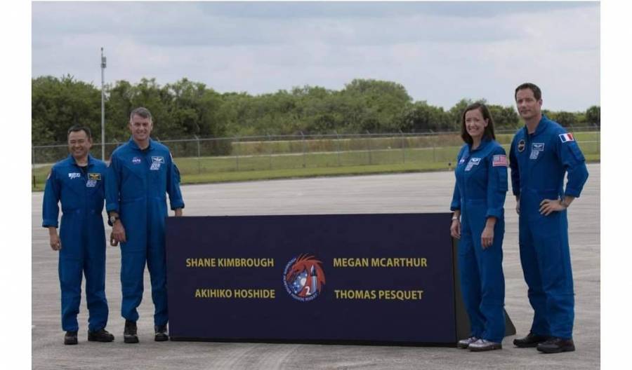 3 رواد فضاء روسيان وأميركية يعودون من مهمة استغرقت نصف عام في محطة الفضاء الدولية