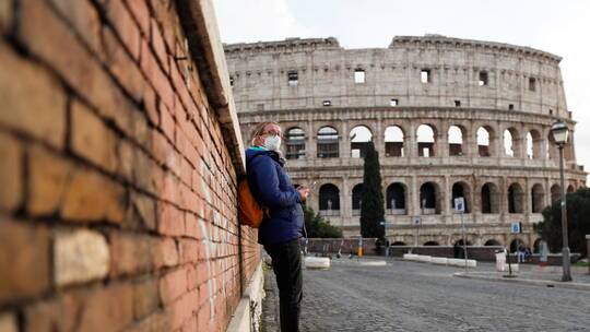 إيطاليا :تسجل أكثر من 300 وفاة و15 ألف إصابة بكورونا خلال 24 ساعة