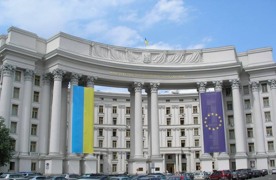 أوكرانيا تعلن طرد دبلوماسي روسي