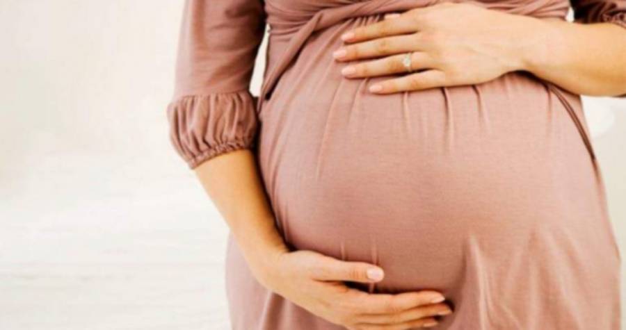 أول دولة في العالم تطالب النساء بتأجيل الحمل