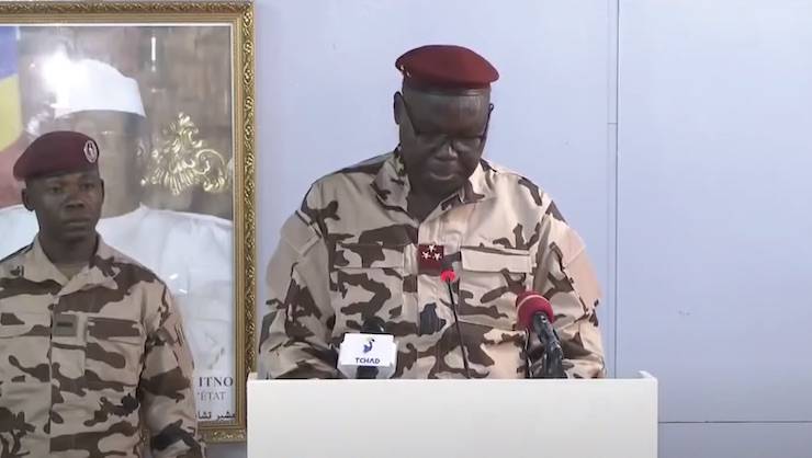 الجيش يفتح الحدود ويعلن عدم نيته البقاء في الحكم بتشاد