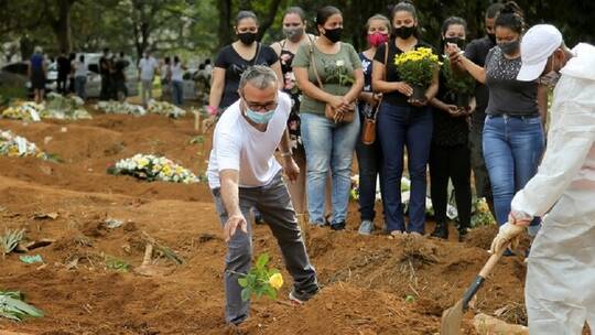 البرازيل تسجل أكثر من 2000 وفاة خلال الـ24 ساعة الماضية.