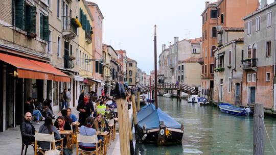 كورونا في إيطاليا تتجاوز 4 ملايين حالة