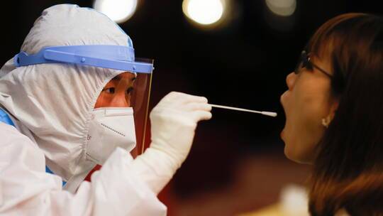 الصين تعلن تسجيل إصابات بالسلالة الهندية