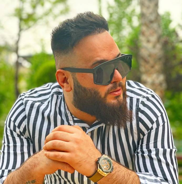 البلوجر احمد ماكس عراقي يقدم برامج في تركيا