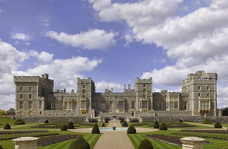 الشرطة البريطانية تلقي القبض على شخصين بعد بلاغات عن متسليين في قصر الملكة إليزابيث