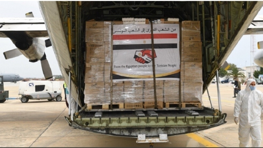 وصول طائرة عسكرية مصرية محملة بمساعدات طبية الى تونس