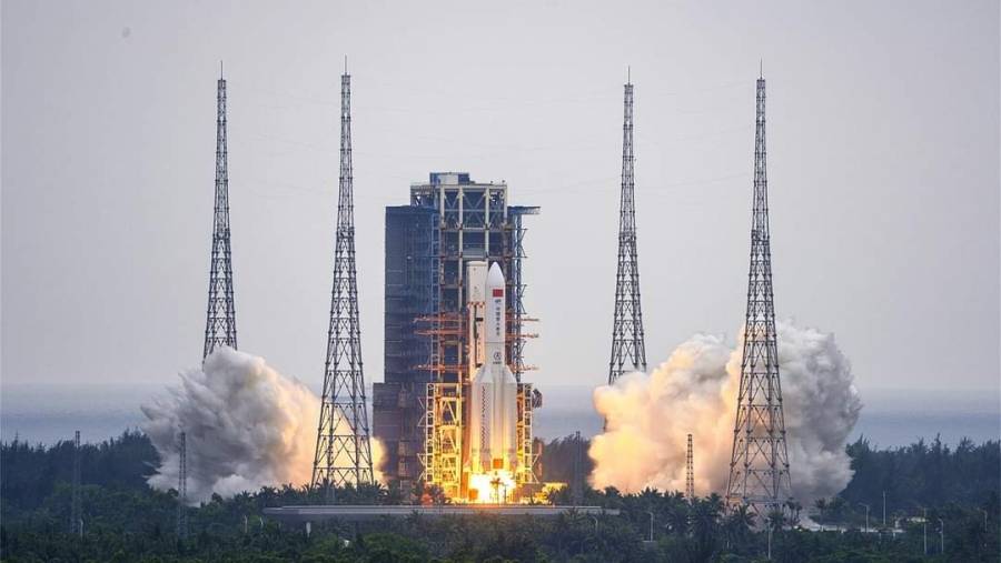 خبراء فضاء صينيون يردون على مزاعم حطام الصاروخ الصيني الخارج عن السيطرة