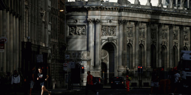 بريطانيا تسجل 2490 إصابة جديدة بفيروس كورونا