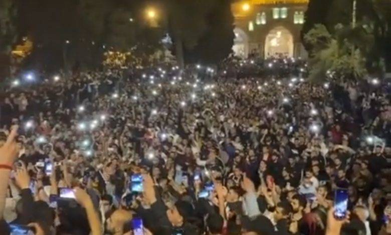 المقدسيون يقسمون على حماية الأقصى بالدم والروح