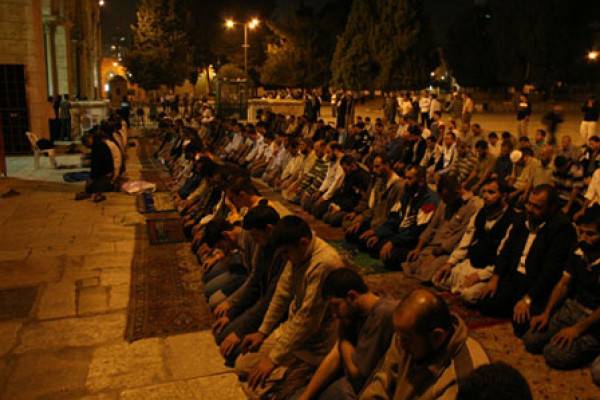 الأوقاف الإسلامية بالقدس تدعو المواطنين لمواصلة الاعتكاف داخل الأقصى