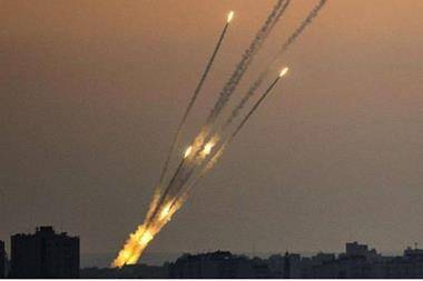 المقاومـة تطلق رشقة صاروخية كبيرة نحو المستوطنات