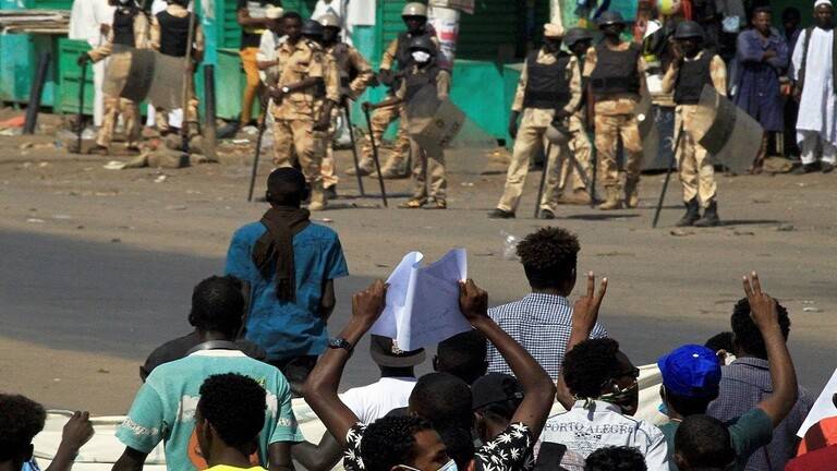 بعد مقتل متظاهرين اثنين.. الجيش السوداني يعتذر ويتعهد بالتحقيق