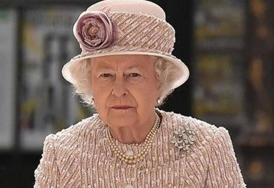 مذيع يعلن وفاة الملكة إليزابيث عن طريق الخطأ