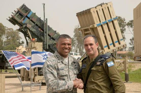 أمريكا تسحب عناصر عسكرية ومدنية من إسرائيل