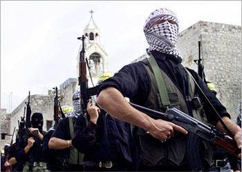 اشتباكات مسلحة بين فلسطينيين وجيش الاحتلال