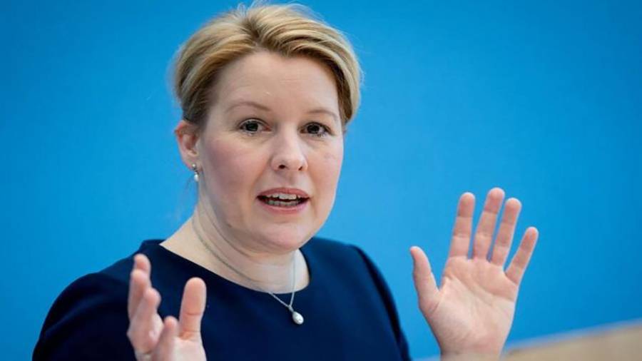 استقالة وزيرة ألمانية بعد اتهامها بالغش في أطروحتها للدكتوراه