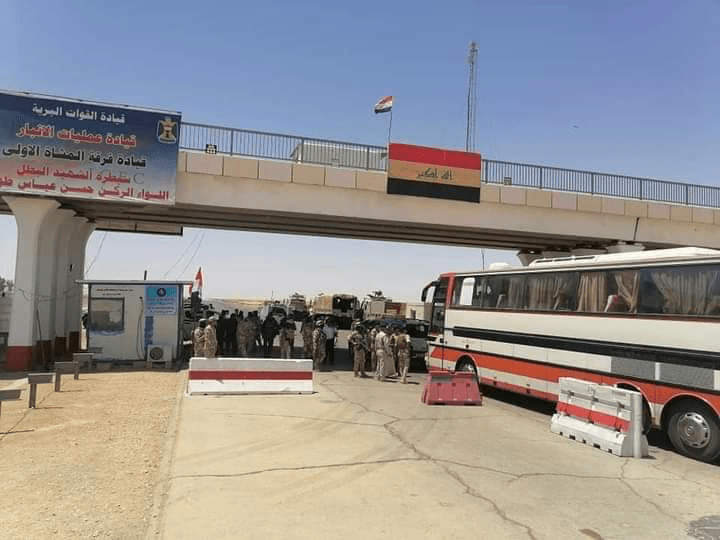 الجيش العراقي يرافق متظاهرين توجهوا للحدود الأردنية العراقية