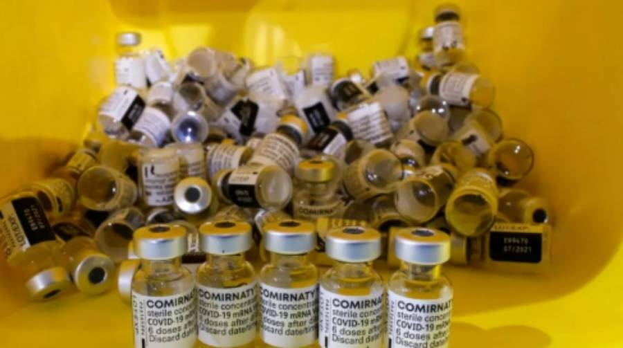 يفسد ألف جرعة لقاح ليشحن هاتفه النقال