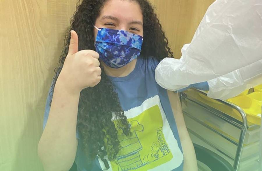 البحرين :إقبال الفئة العمرية «12 إلى 17 عامًا» على أخذ التطعيم المضاد لـ«كورونا»