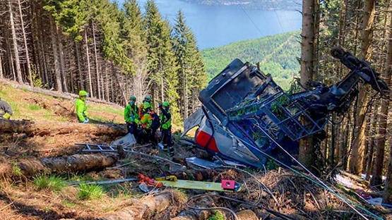 بالفيديو .. 14 قتيلا بينهم 5 صهاينة بسقوط تلفريك في إيطاليا