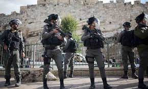 سلطات الاحتلال تستبعد ثماني مقدسيات وتستدعي أكثر من عشرة للتحقيق