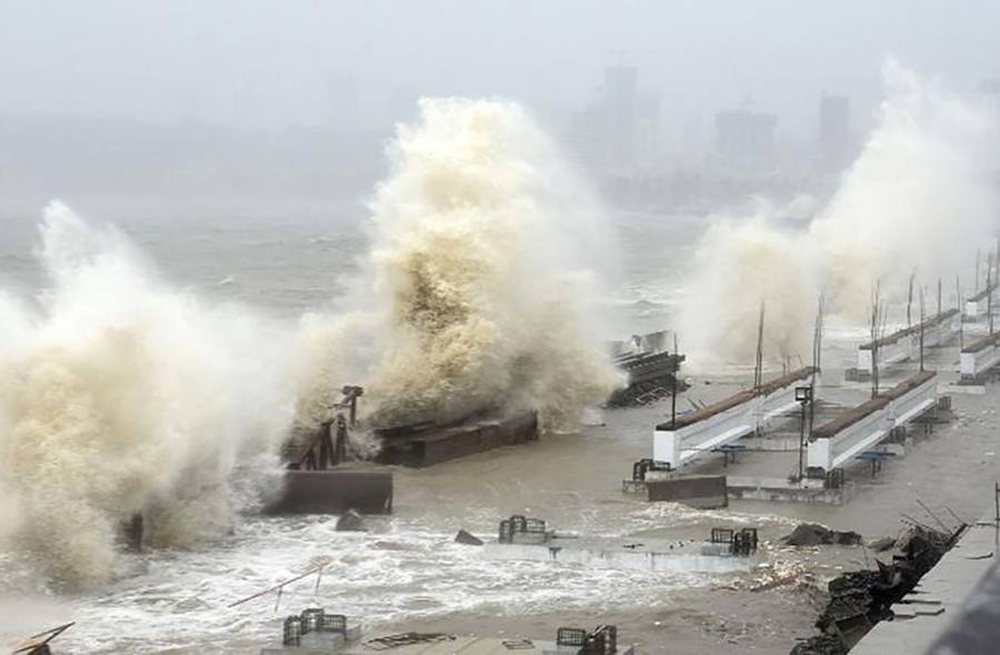 الهند تبدأ إخلاء مناطق من الساحل الشرقي قبل وصول إعصار قوي