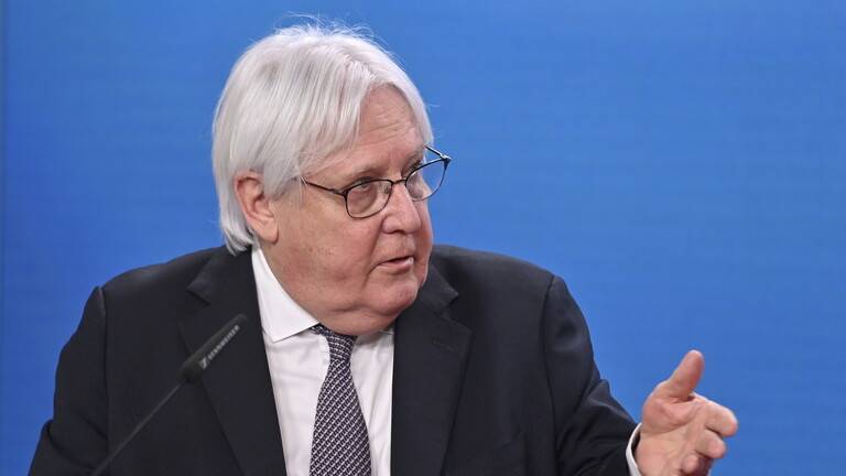 بعد قطيعة دامت لما يقارب العام.. مارتن غريفيث يصل إلى صنعاء اليوم