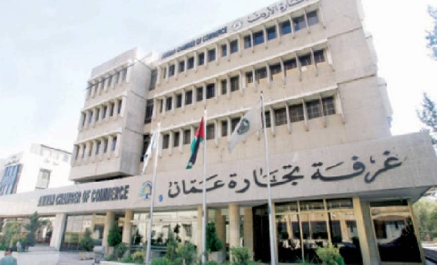 تجارة عمان تنفذ حملة لإعطاء مطاعيم كورونا للعاملين بالقطاعات المغلقة