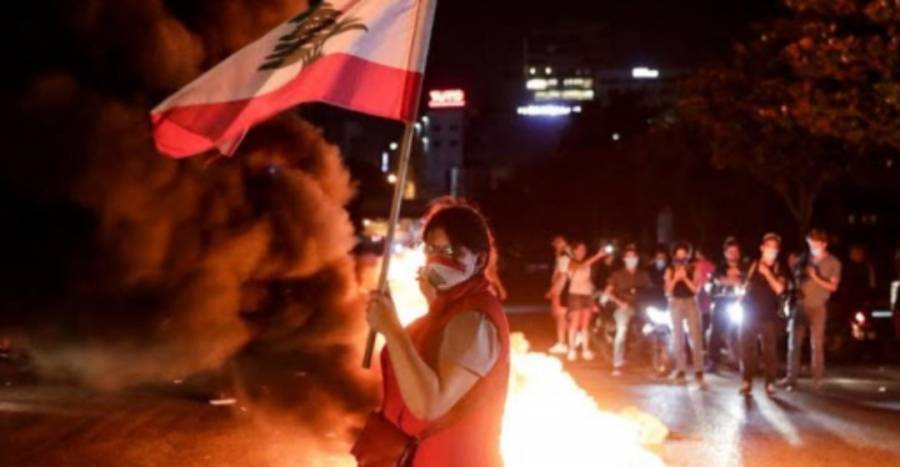 محتجون لبنانيون يقطعون عدداً من الطرق في بيروت وصيدا وطرابلس