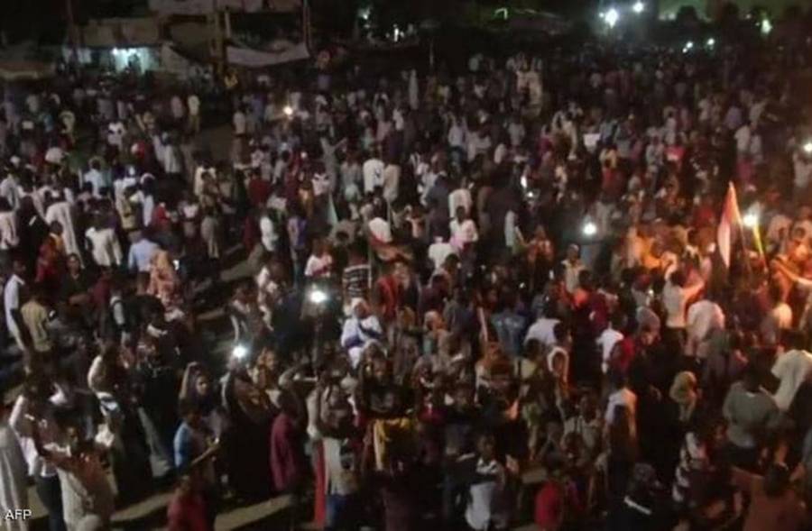 بسبب الكهرباء.. آلاف الطلاب في السودان يواجهون شبح الرسوب