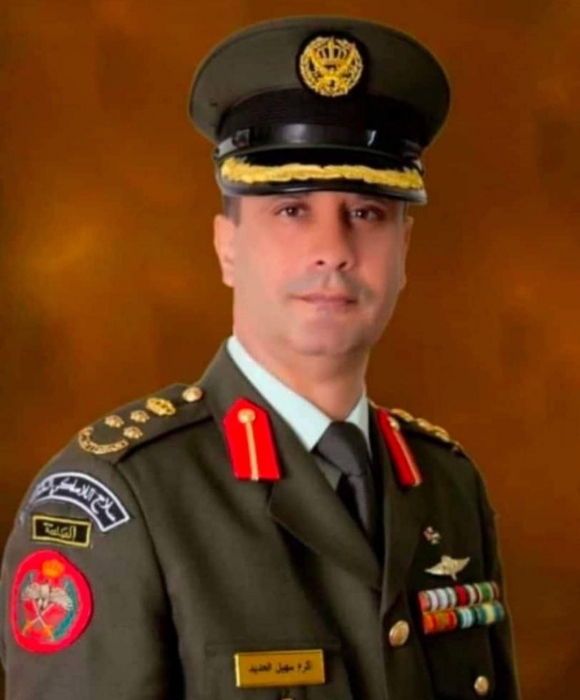 علي فهد الخريشا يُهنئ نسيبه اكرم الحديد بالترفيع الى رتبة عميد