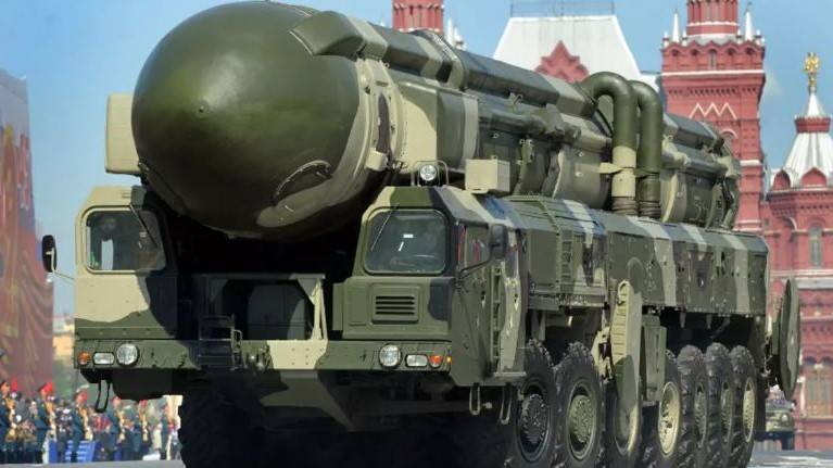 2000 رأس نووي في العالم في حالة استنفار