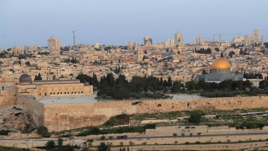 قوات الاحتلال تعزل أحياء القدس القديمة لتأمين مسيرة الأعلام ودعوات لحماية الأقصى