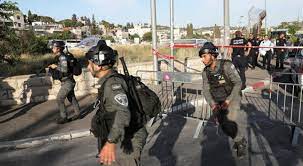 الاحتلال يعتدي على فلسطينيين في باب العمود