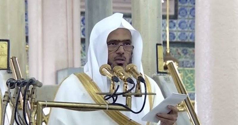 إمام المسجد النبوي: الإسلام حذر من الغلو في الزينة بما يغّير خلق الله