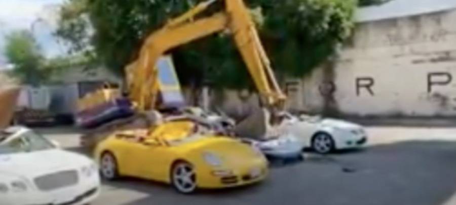 الفلبين تدمر 34 سيارة فارهة لهذا السبب