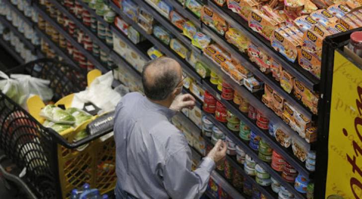 لبنان: دعم المواد الغذائية توقف عمليا والبضائع تباع بسعر السوق