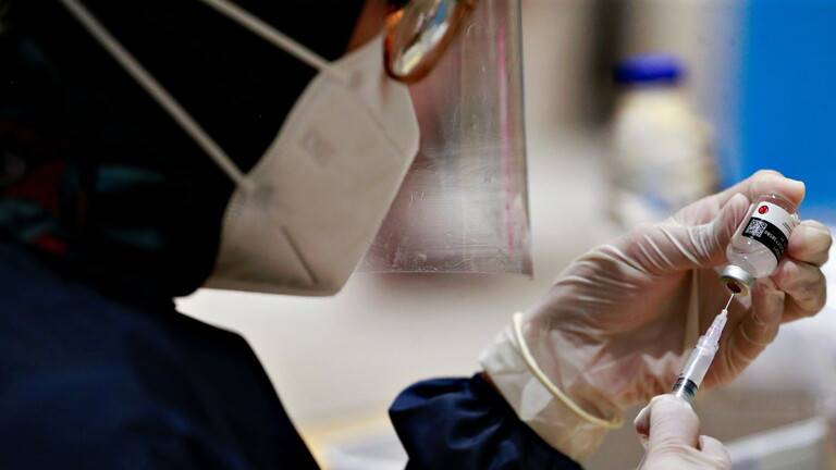 دراسة: لقاحا فايزر وموديرنا قد يوفران حماية مدى الحياة من كورونا